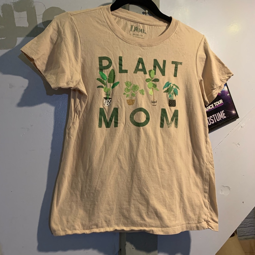 Graphic tee